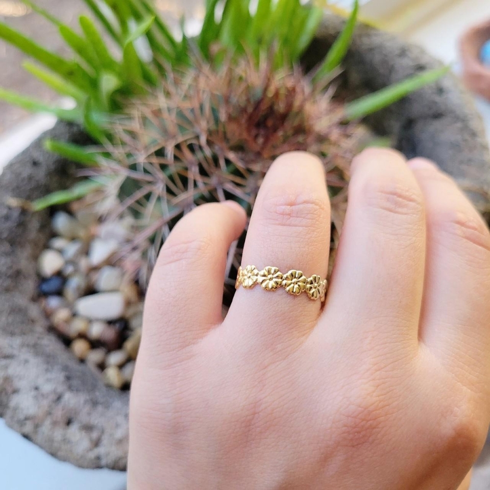 Classic Dainty Gold Flower Ring & Toe Ring - Picture 6 of 8